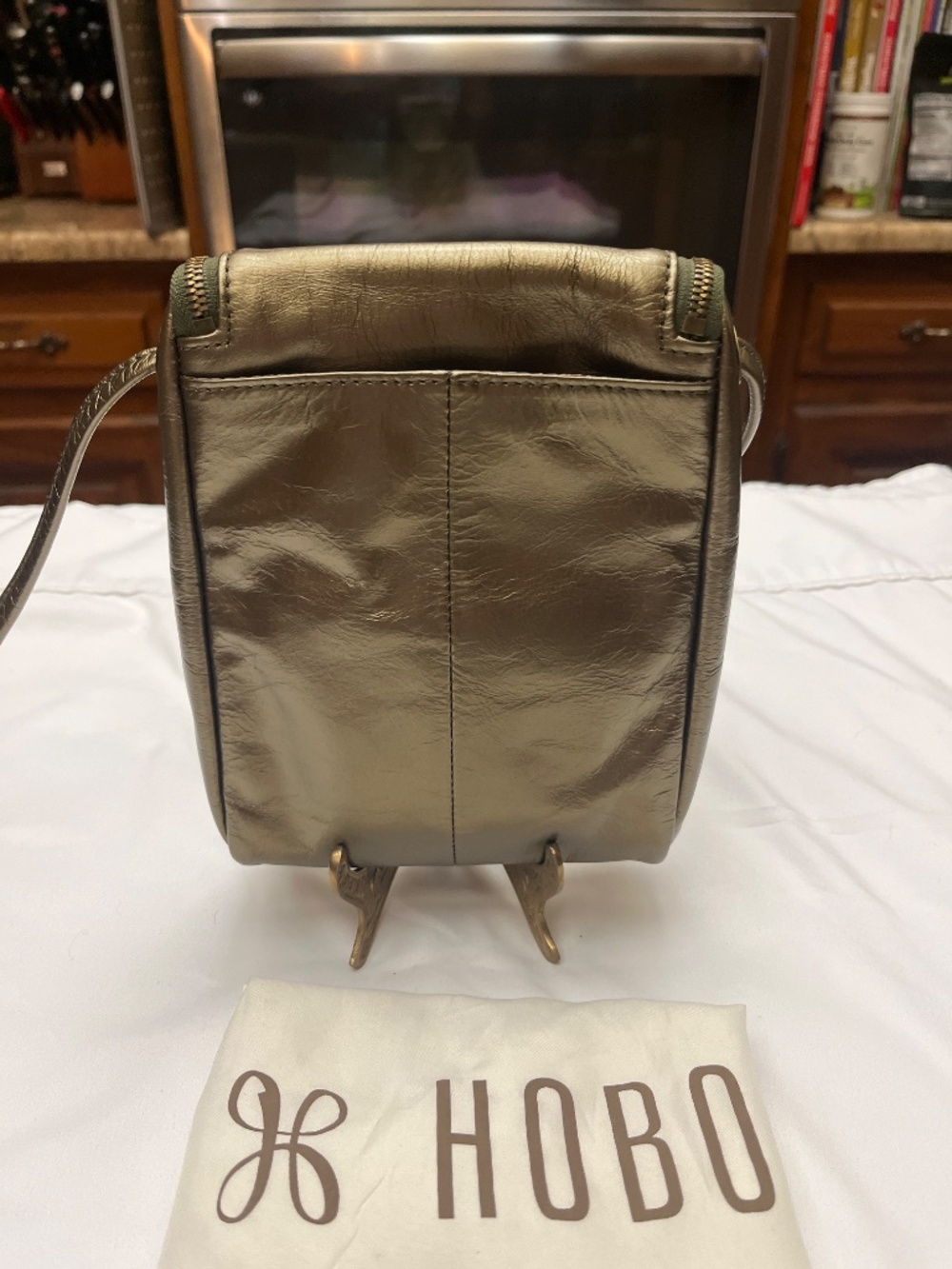 Like New HOBO Bronze Gold Fern Crossbody Bag. - Picture 4 of 11